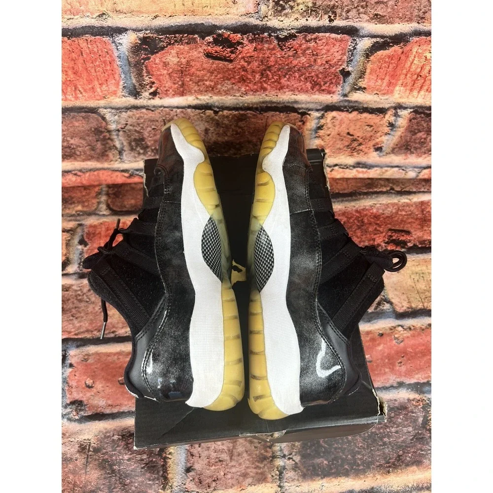 Nike Air Jordan 11 Retro Low GS Barons‎ Youth Size 6.5Y Basketball 528896-010